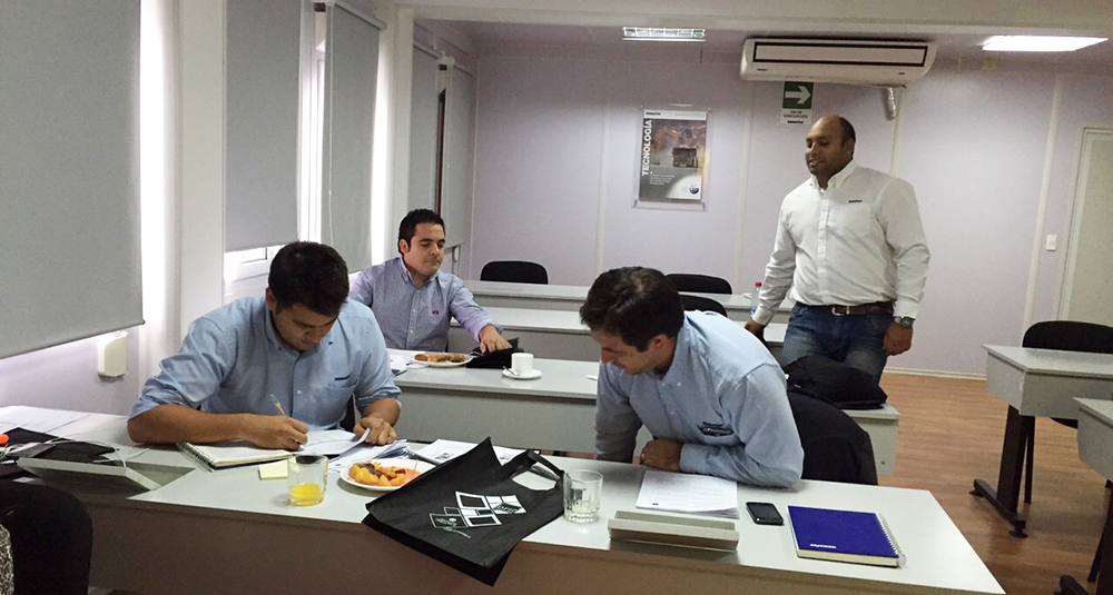 <!--:es-->Taller de Oratoria y Presentaciones Efectivas Grupo GIST Komatsu - Antofagasta Mayo 2015<!--:-->